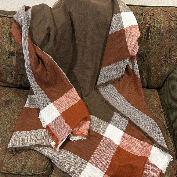 Riah Fashion Rust and Cream Plaid Throw Blanket - Picture 6 of 6